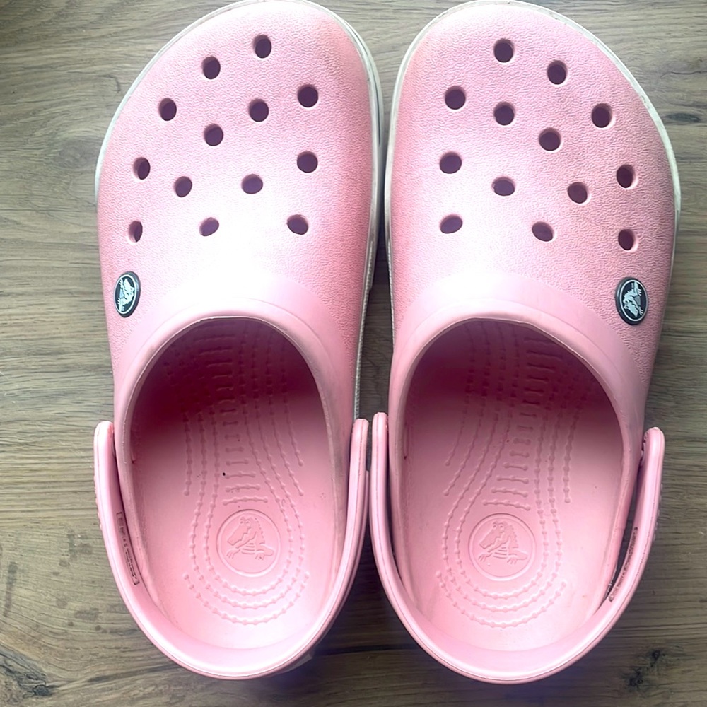 Crocs pink